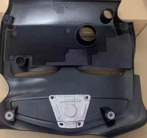 Mercedes GLA250 Mühərrik üst plastik örtüyü (engine appearance cover)